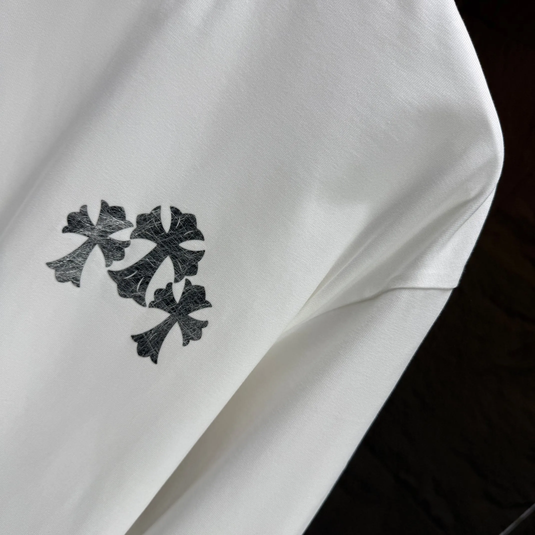 🅿️230 CH* Crow Heart* 2025 autumn and winter new thick long-sleeved T-shirt 320g pure cotton Sanskrit cross logo silver thread Color: Black White Angora Red Size: S M L XL